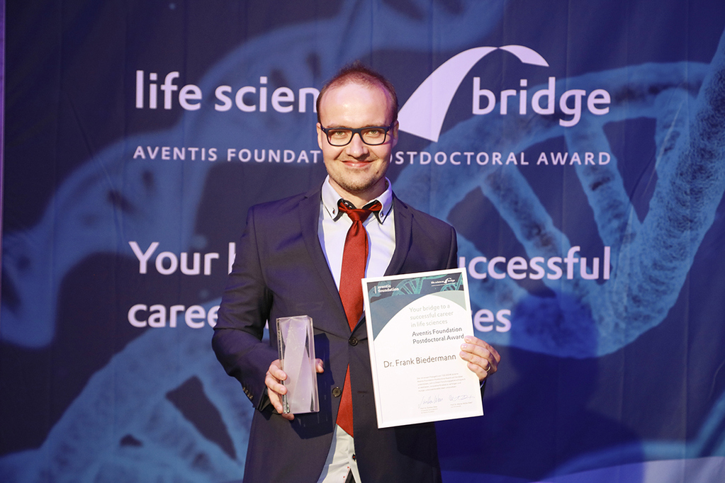 Dr. Frank Biedermann received the Life Sciences Bridge Award 2021