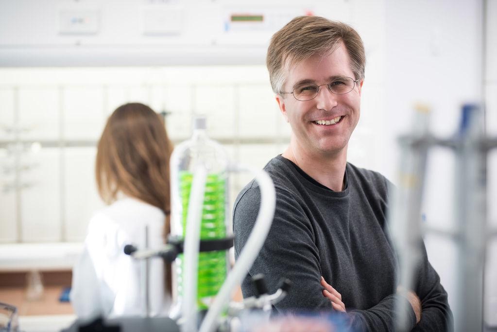 Picture of Christopher Barner-Kowollik in a laboratory